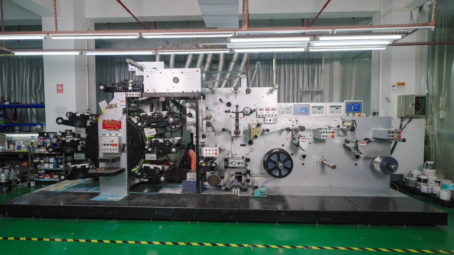 Custom manufactuer for comeitc tube and bottle and jar-Longtai pack